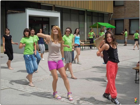 Hip-hop delavnice in zumba za razgibanje telesa.