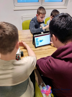 Spoznavanje in upravljanje robota