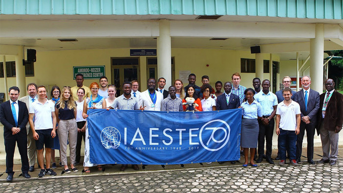 Te zanima praksa v tujini?